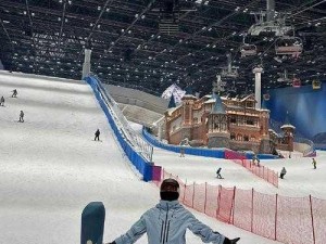 室内滑雪场：冬季运动新宠，体验冰雪奇缘的乐趣或者打破季节限制，室内滑雪场引领全新冬季运动风潮