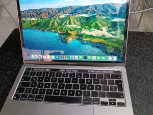 欧美 MACBOOKPRO 高清屏幕，带来更清晰的视觉体验