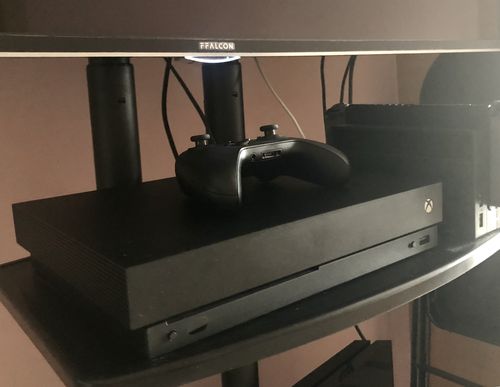 xboxone 家庭娱乐的绝佳选择，免费看电影、玩游戏、听音乐